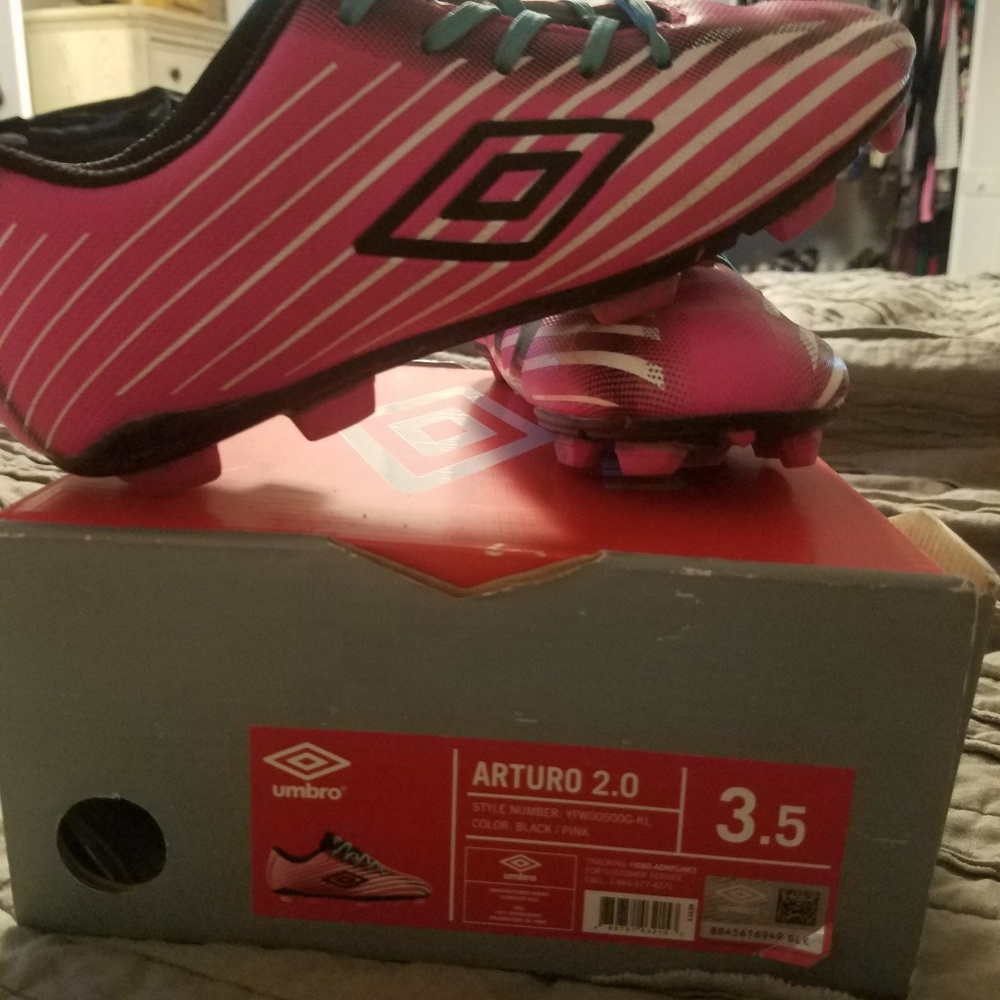 Soccer cleats